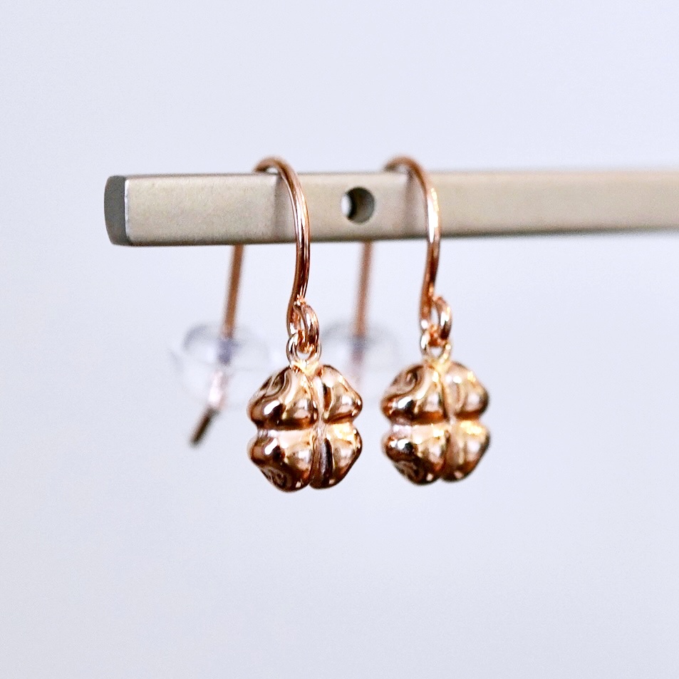 K18PG(18金) ローズゴールド 地金 クローバー ピアス フックタイプ シンプル 幸運 希望 幸福 愛情 健康 保証書付 KO-0069 242-027-c