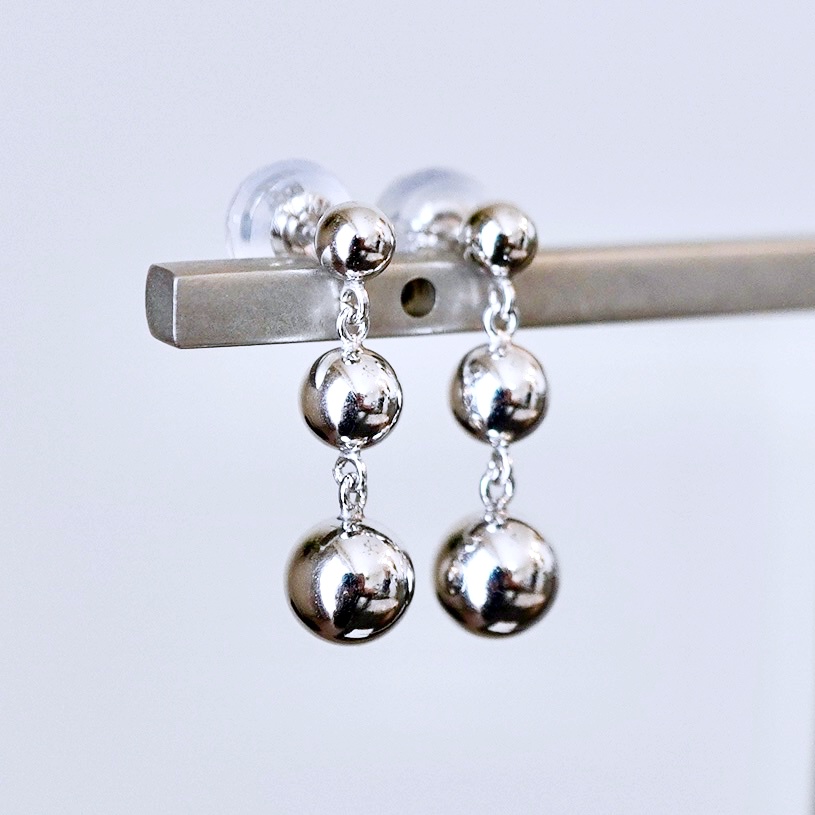 K18WG(18金) ホワイトゴールド 地金 ボール 3連 ピアス  保証書付 M760-1 242-030-a