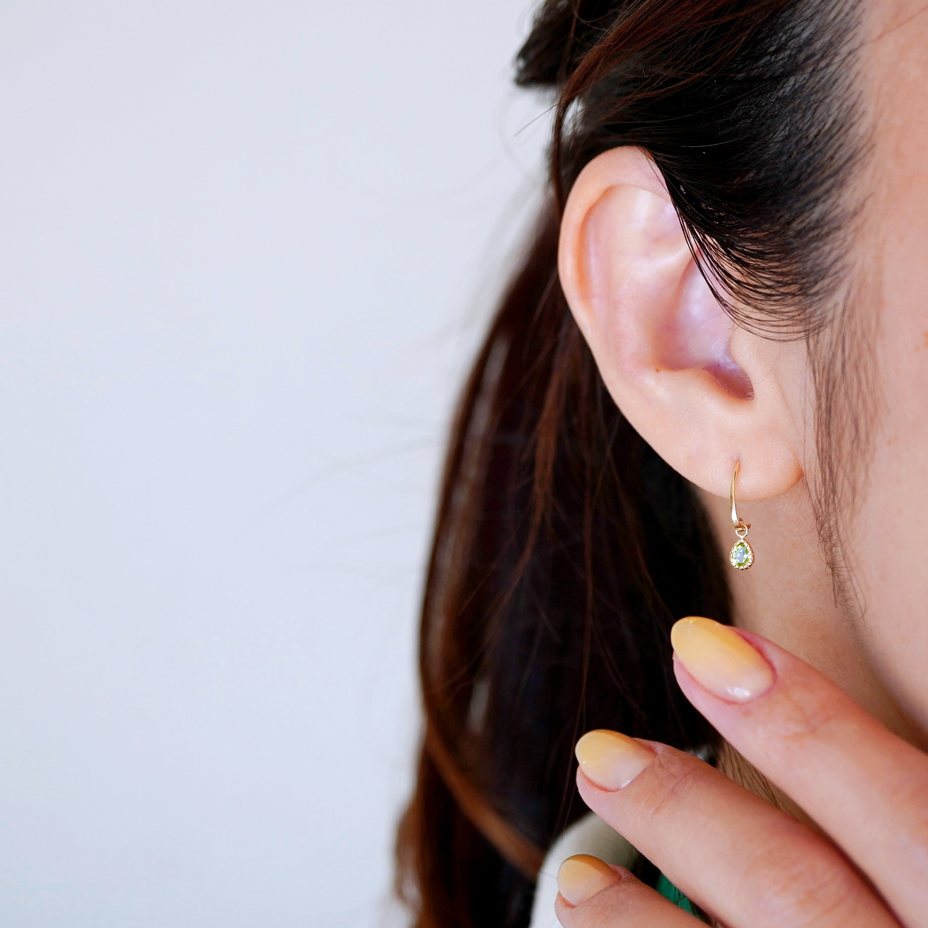 【ジュエリー】K10 イエローゴールド ペリドット 揺れる ピアス 保証書付 SR-2223　 242-001-c