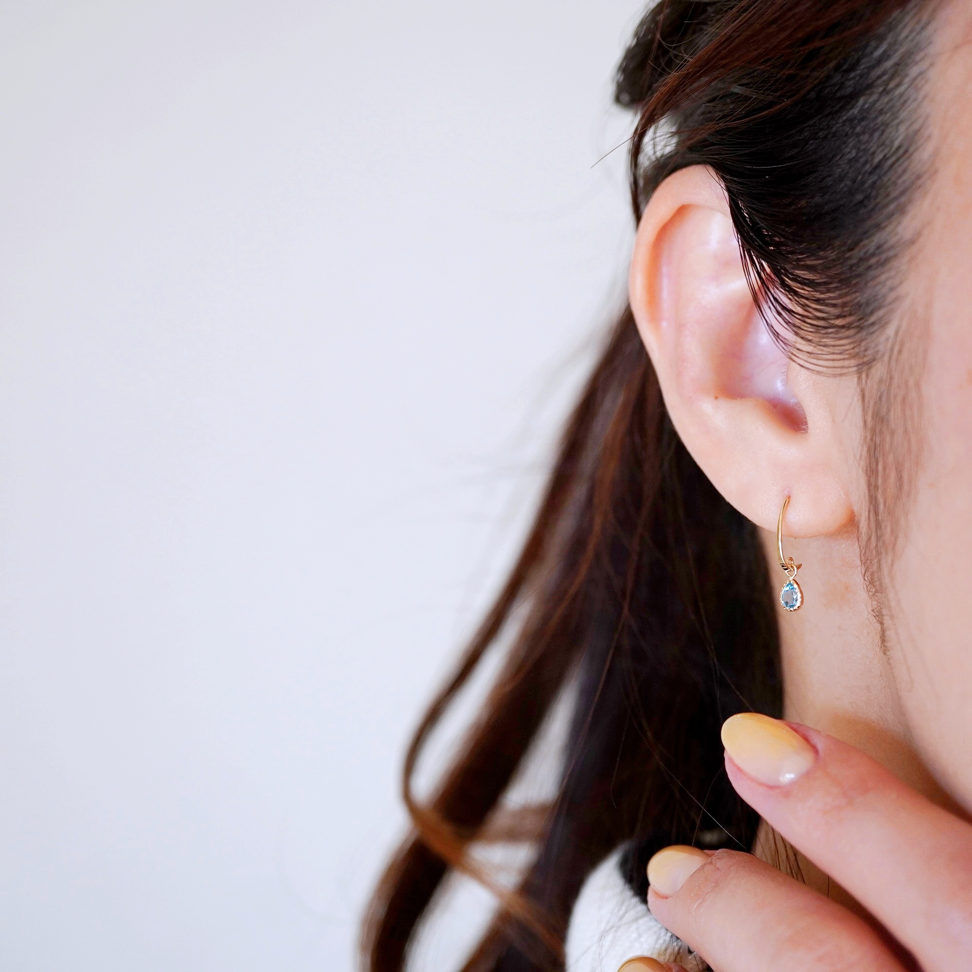 【ジュエリー】K10 イエローゴールド ブルートパーズ 揺れる ピアス 保証書付 SR-2223 242-001-d