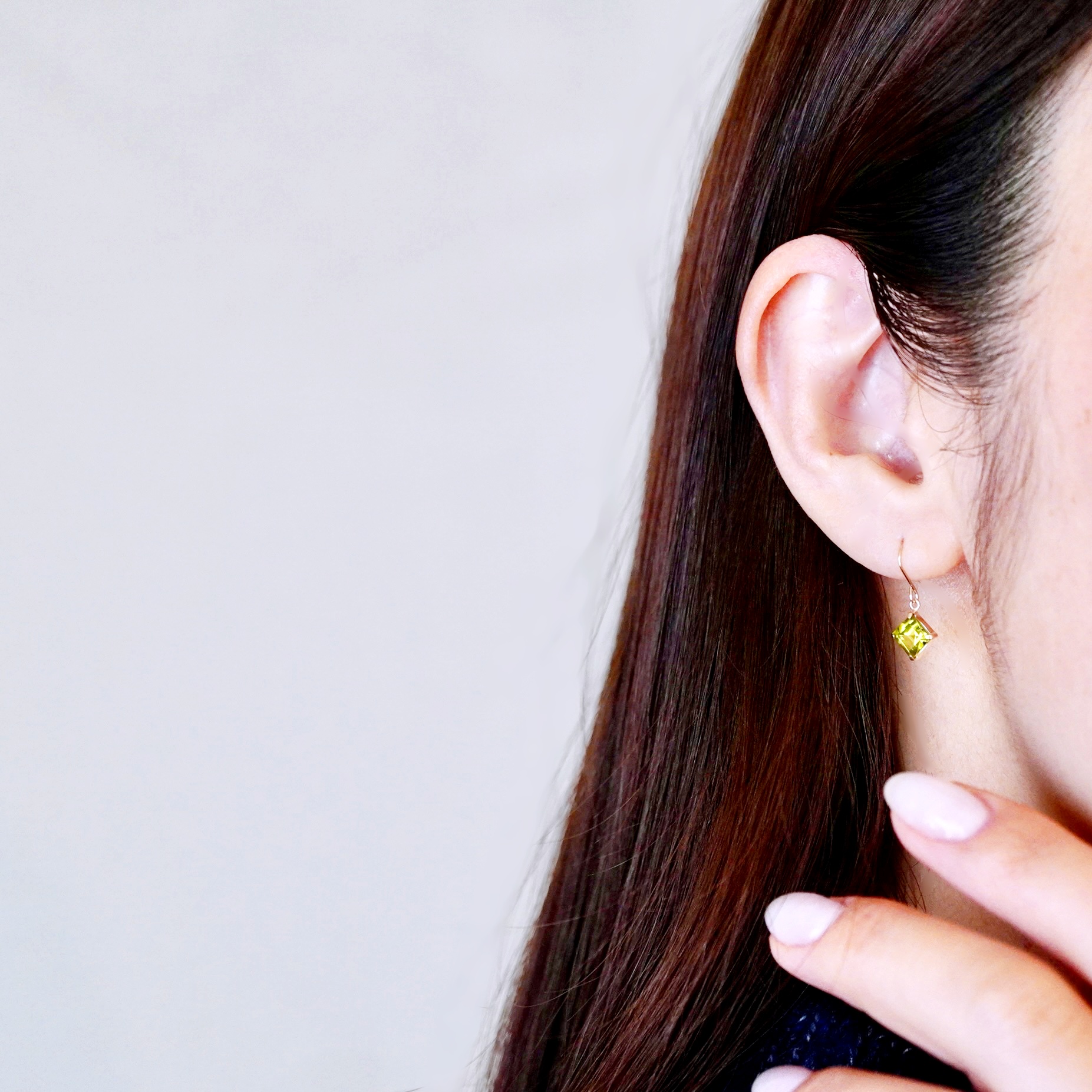 【ジュエリー】K10 イエローゴールド ペリドット 揺れる ピアス 保証書付 SE-2851 242-005-a