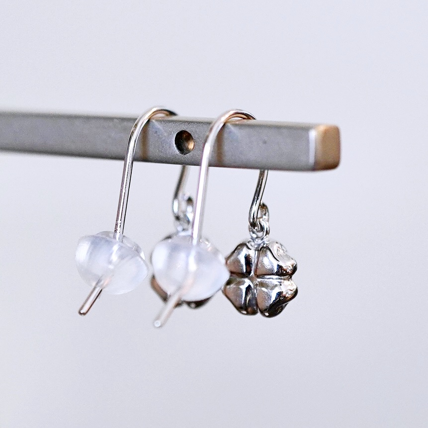 K18WG(18金) ホワイトゴールド 地金 クローバー ピアス フックタイプ シンプル 幸運 希望 幸福 愛情 健康 保証書付 KO-0069 242-027-b