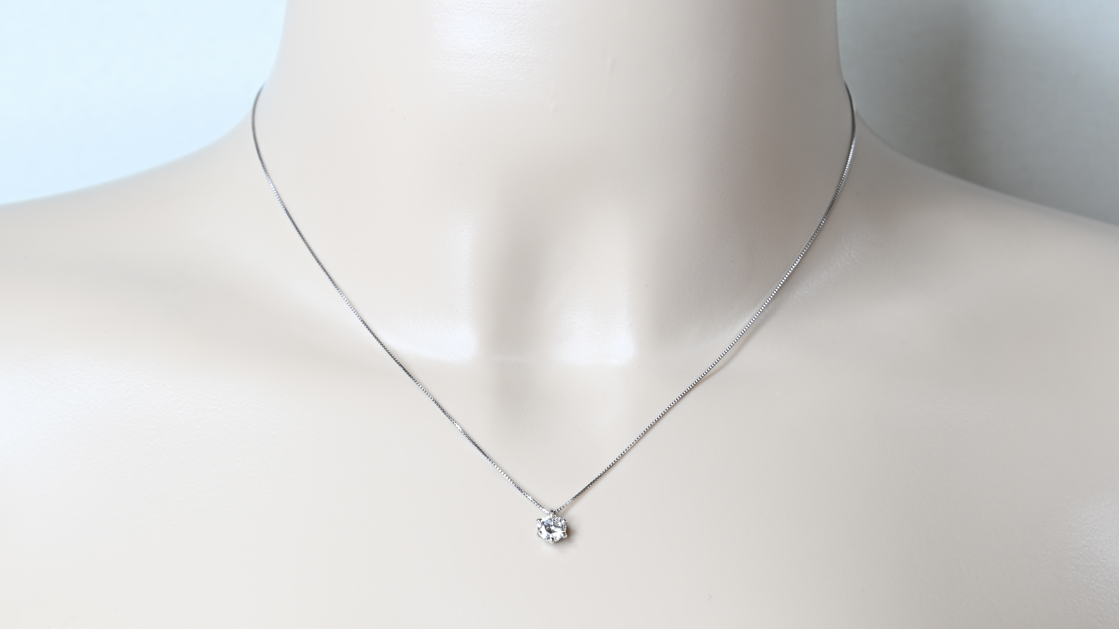 プラチナ900　最上等級カラーDカラー天然ダイヤモンド大粒0.50ｃｔ　ネックレス FNP-7 250-007