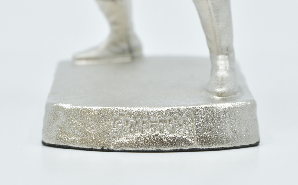 『ウルトラマンレオ』　ペーパーウェイト シルバー 147-027 ふるさと納税 ペーパーウェイトウルトラマンレオシルバー 笛吹市 プレゼント 贈り物 ギフト ウルトラマン