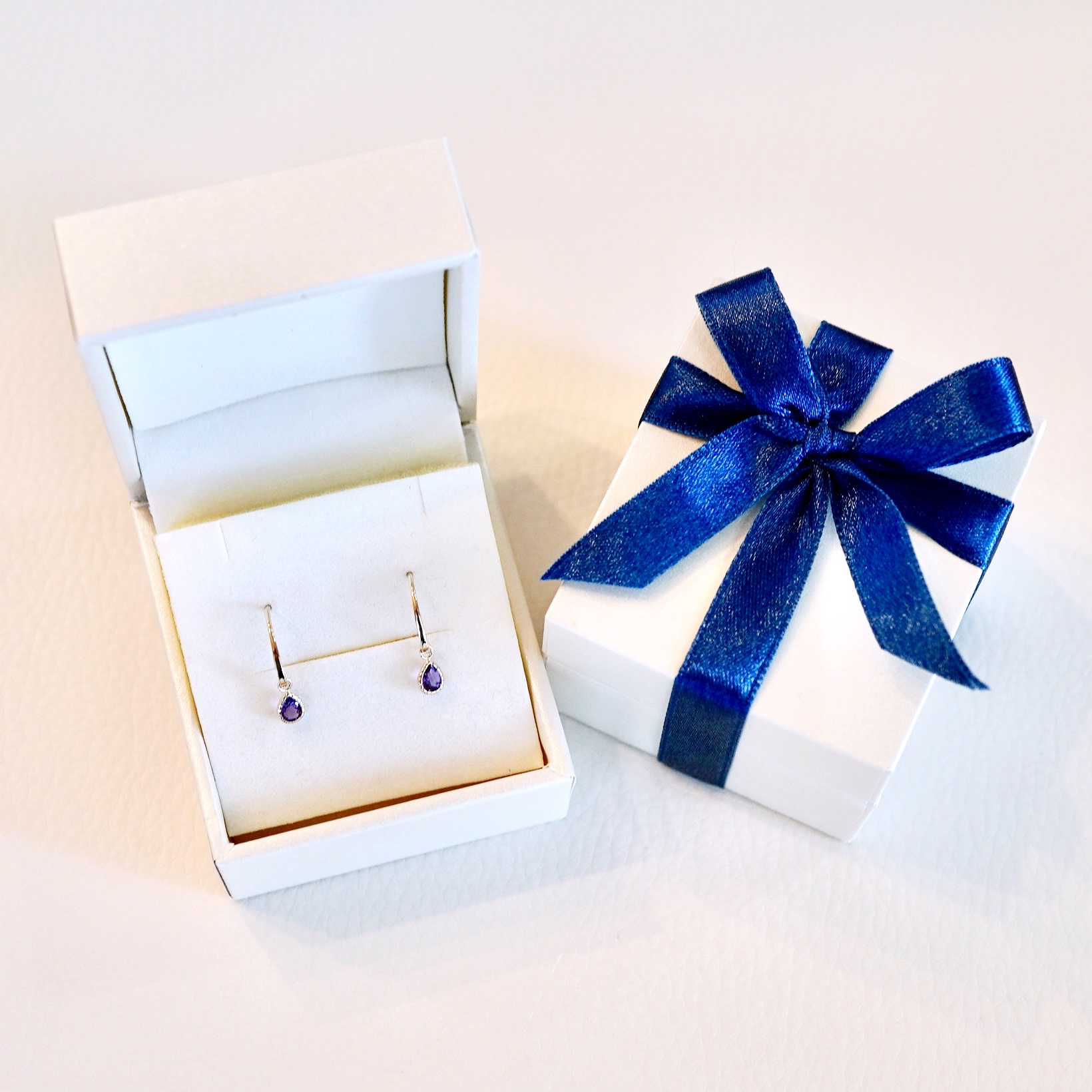 【ジュエリー】K10 イエローゴールド アメシスト 揺れる ピアス 保証書付 SR-2223　 242-001-a