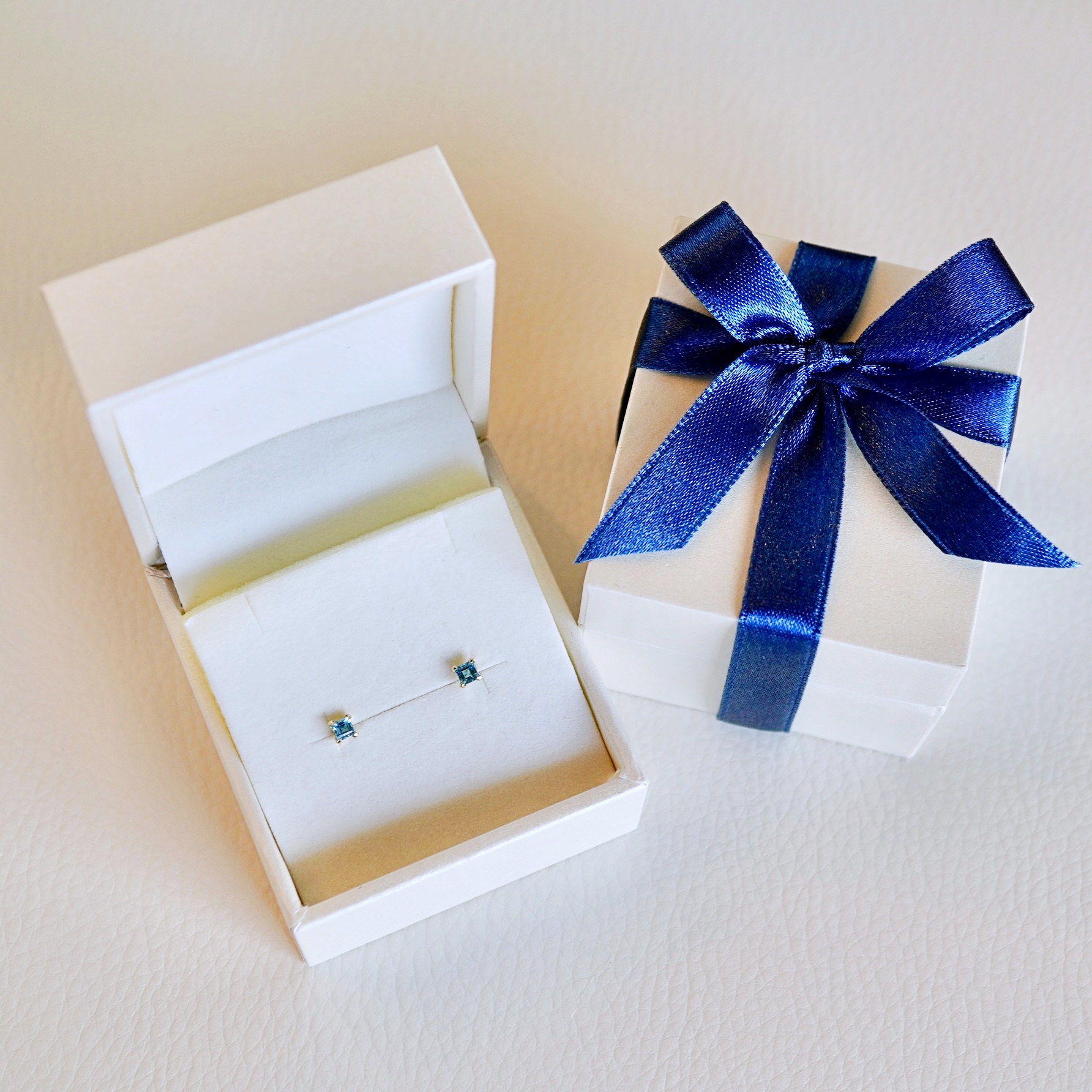 【ジュエリー】K18 イエローゴールド 一粒石 ブルートパーズ ピアス 保証書付 KO-0031 242-006-a