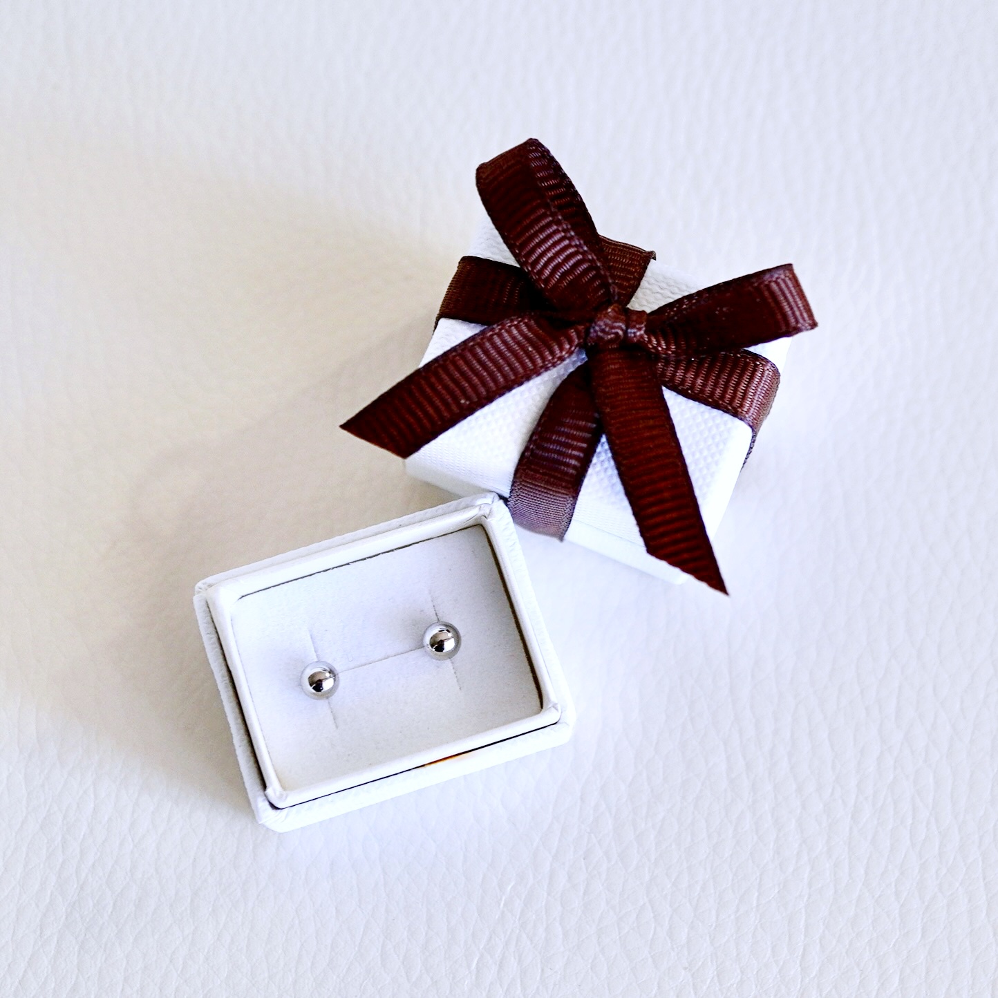 【ジュエリー】Pt900 プラチナ 地金 シンプル ボール ピアス (4mm) 保証書付 KO-0002 242-008-a