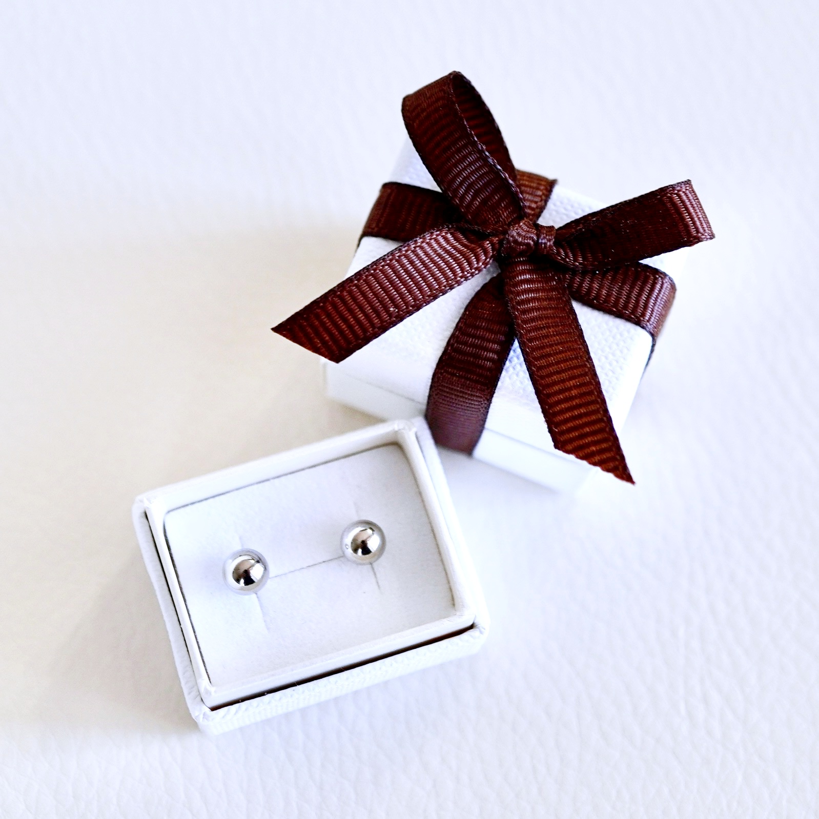 【ジュエリー】Pt900 プラチナ 地金 シンプル ボール ピアス (5mm) 保証書付 KO-0003 242-009-a