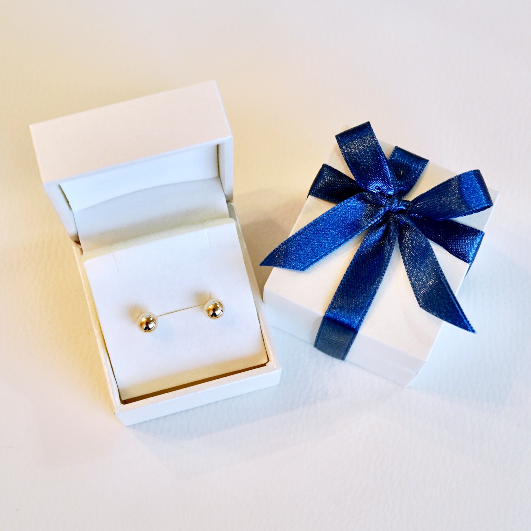 【ジュエリー】K18 18金 ゴールド 地金 シンプル ボール ピアス (6mm) 保証書付 KO-0032 242-010-b