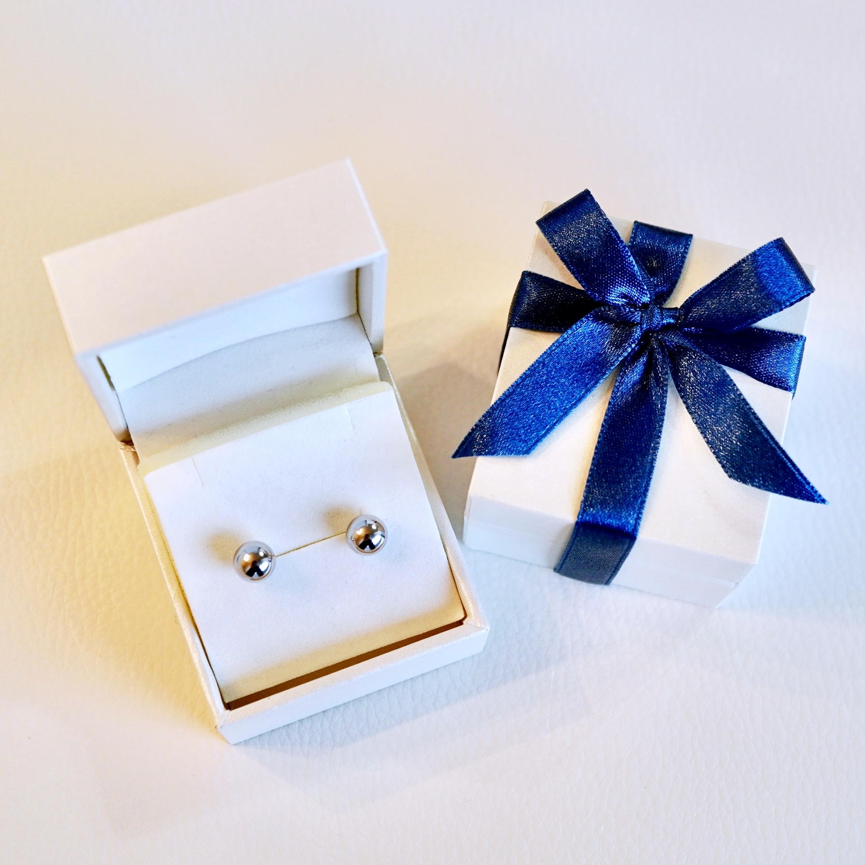 【ジュエリー】Pt900 プラチナ 地金 シンプル ボール ピアス (7mm) 保証書付 KO-0033 242-011-a