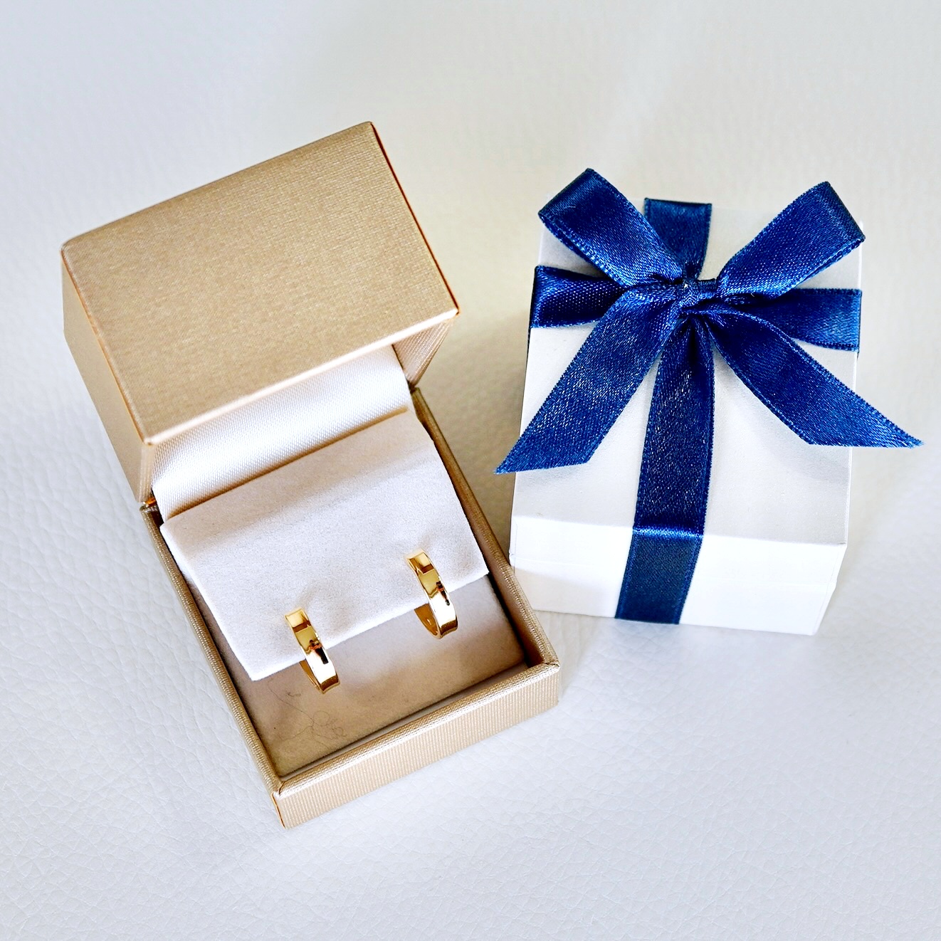 【ジュエリー】K18 イエローゴールド 地金 シンプル フープ ピアス(直径13mm) 保証書付 SKR-2133　242-016