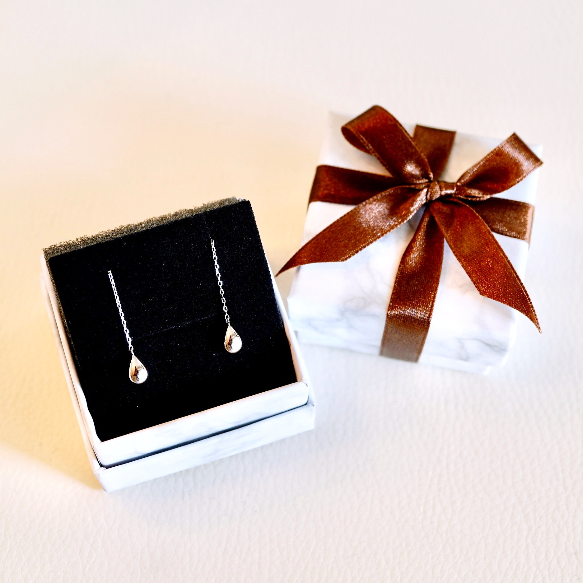 【ジュエリー】K10WG ホワイトゴールド 雫 ロング チェーン ピアス 保証書付 SMK-5219 242-018-b