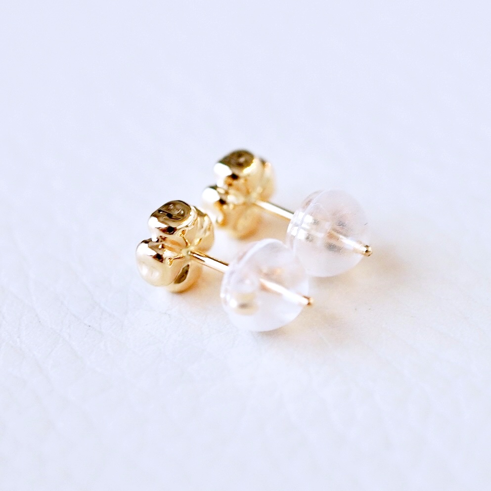 K18(18金) イエローゴールド 地金 クローバー ピアス シンプル 幸運 希望 幸福 愛情 健康 保証書付 KO-0063 242-021-a