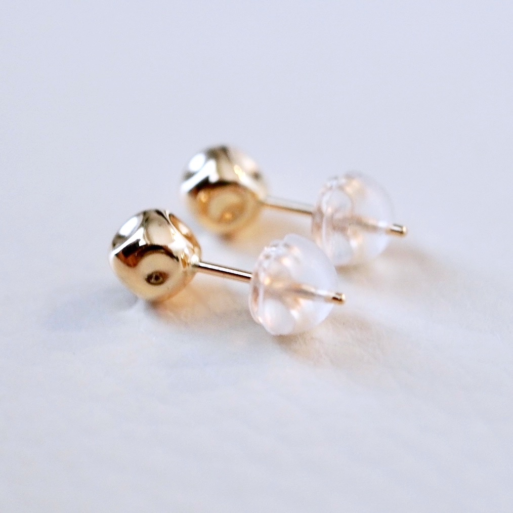 K18(18金) イエローゴールド 地金 サイコロ ピアス シンプル 縁起物 保証書付 KO-0065 242-022-a