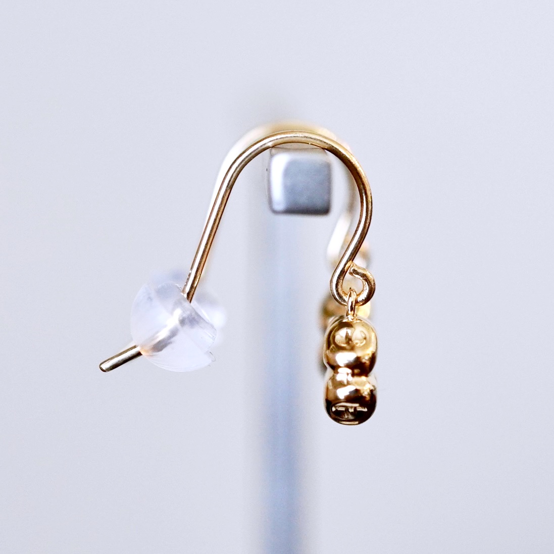 K18(18金) イエローゴールド 地金 クローバー ピアス フックタイプ シンプル 幸運 希望 幸福 愛情 健康 保証書付 KO-0069 242-027-a