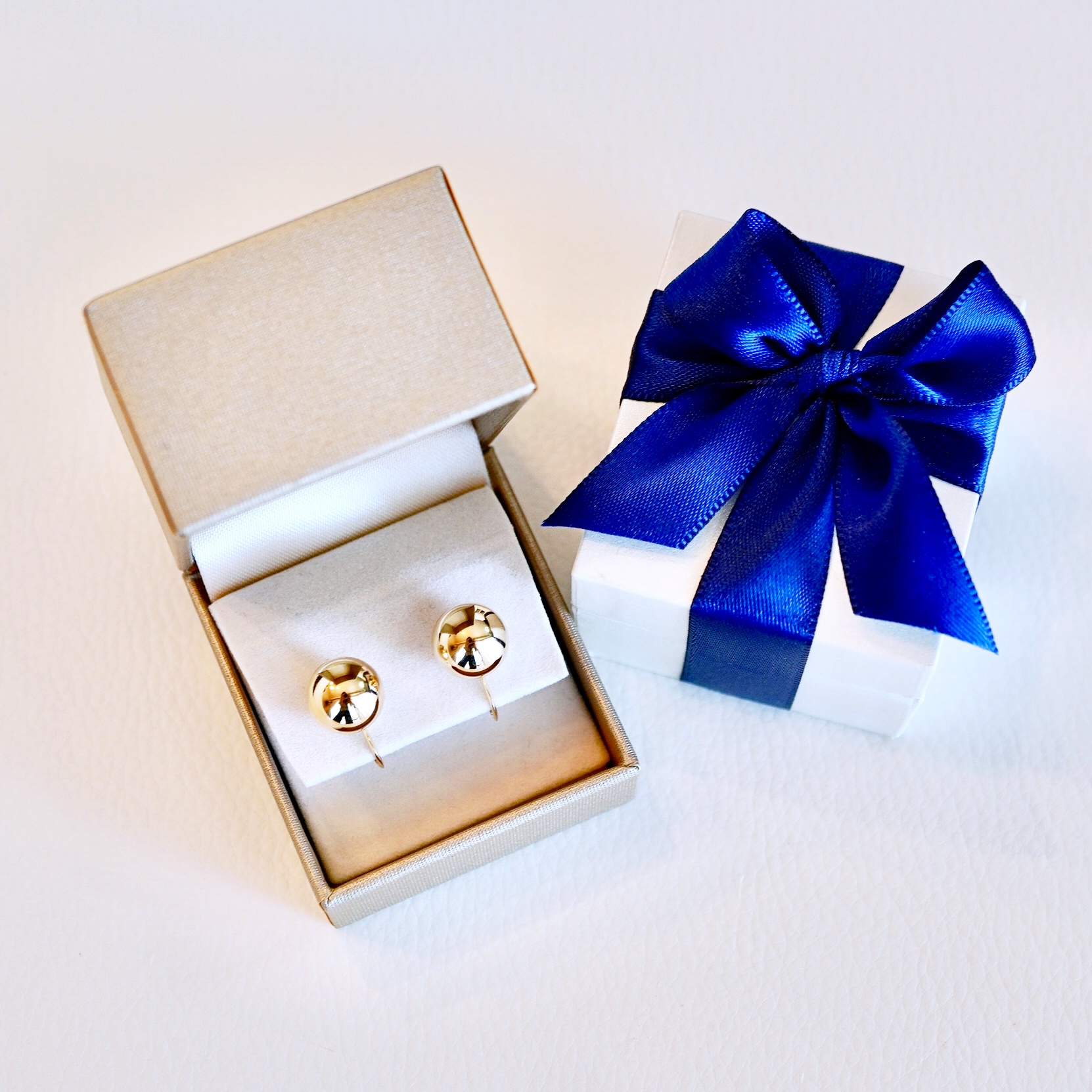 K18(18金) イエローゴールド ボール イヤリング 地金 中空 (直径10mm) 保証書付 KO-0075 242-037