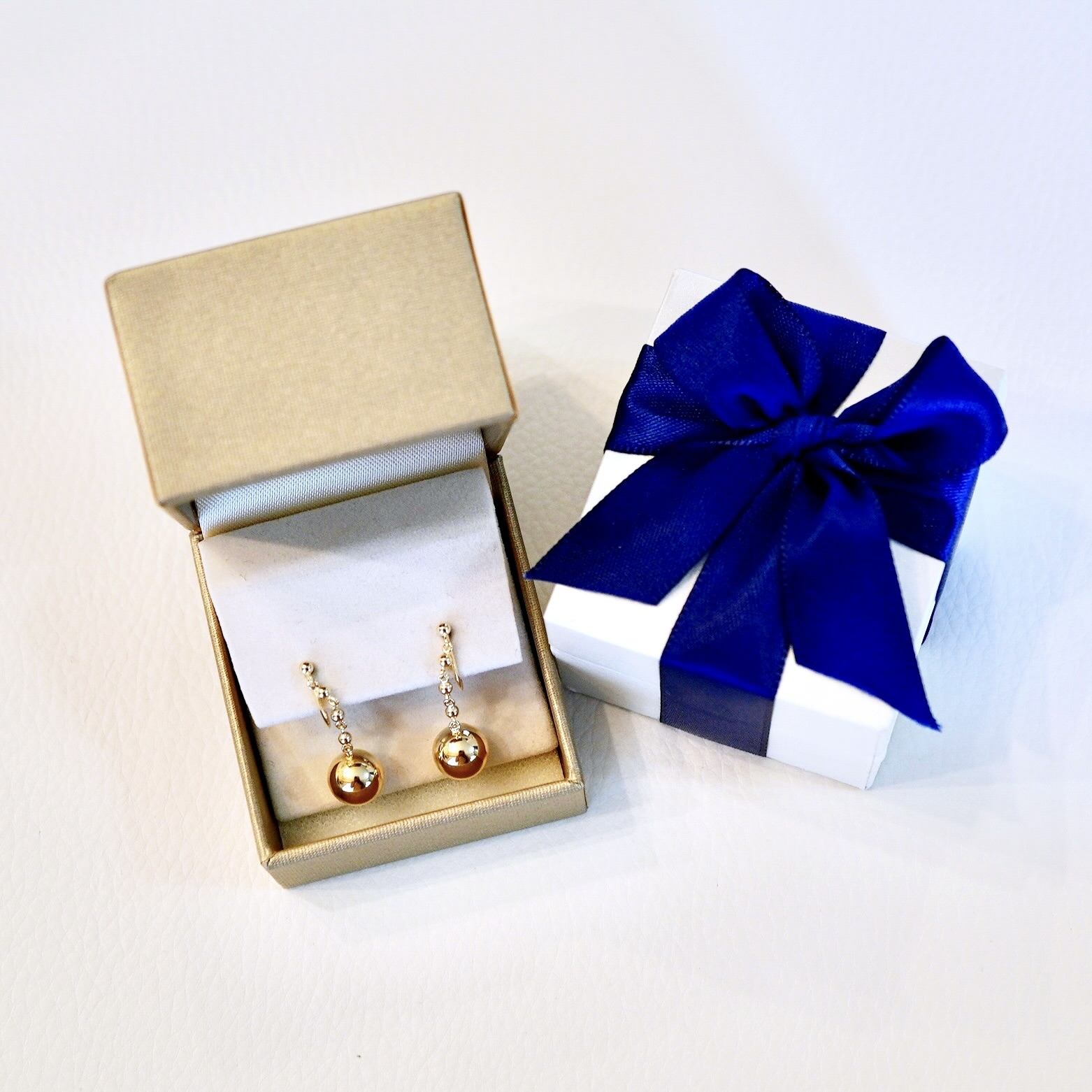 K18(18金) イエローゴールド ボール チェーン イヤリング 地金 中空(直径8mm)  保証書付 M1059ER 242-045