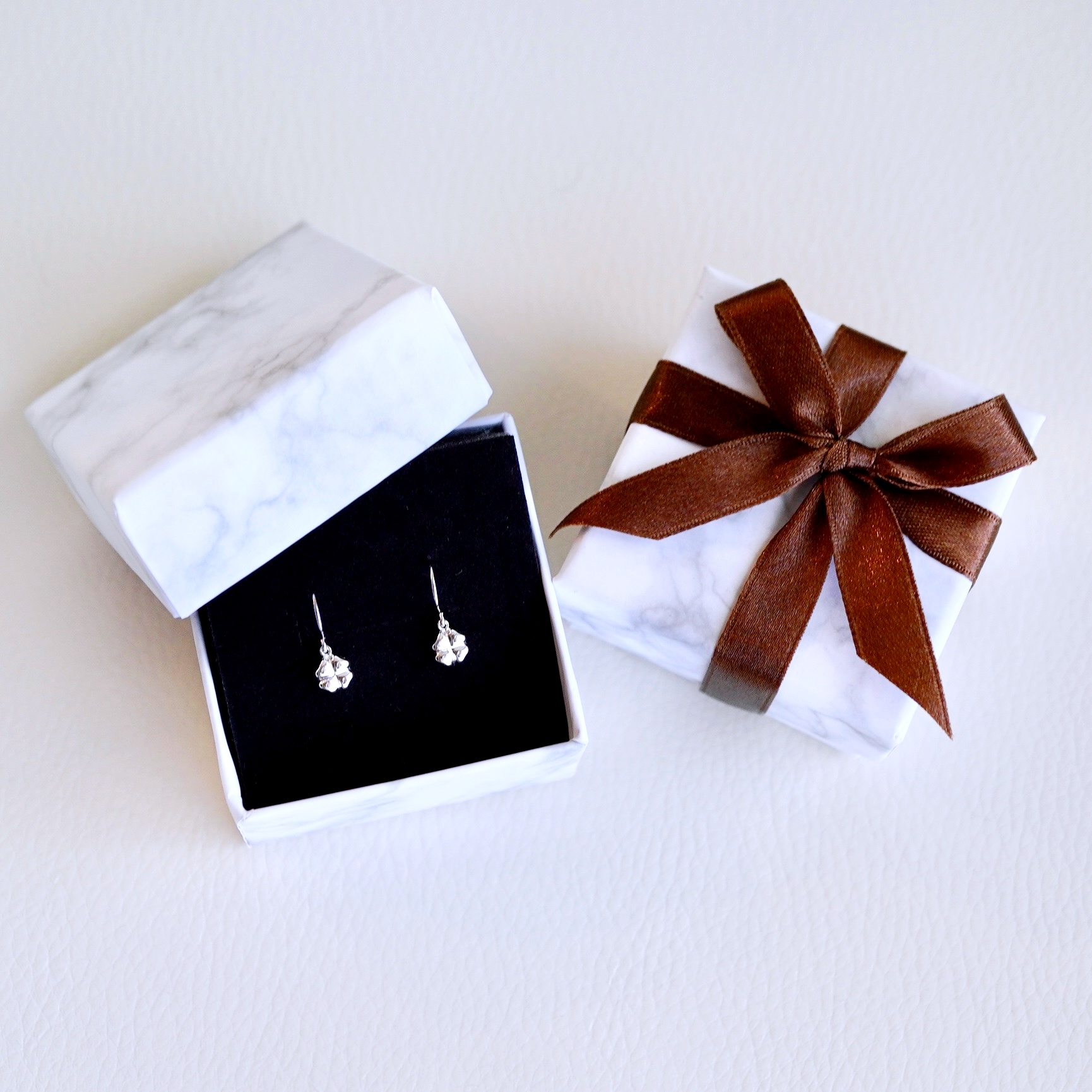 K18WG(18金) ホワイトゴールド 地金 クローバー ピアス フックタイプ シンプル 幸運 希望 幸福 愛情 健康 保証書付 KO-0069 242-027-b