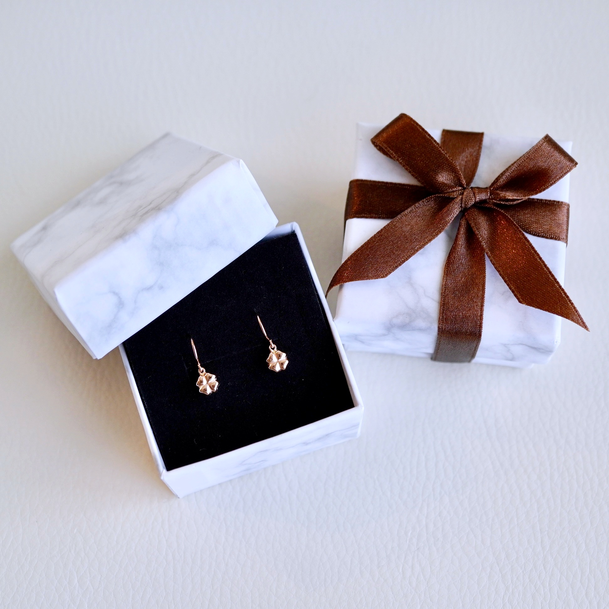 K18PG(18金) ローズゴールド 地金 クローバー ピアス フックタイプ シンプル 幸運 希望 幸福 愛情 健康 保証書付 KO-0069 242-027-c