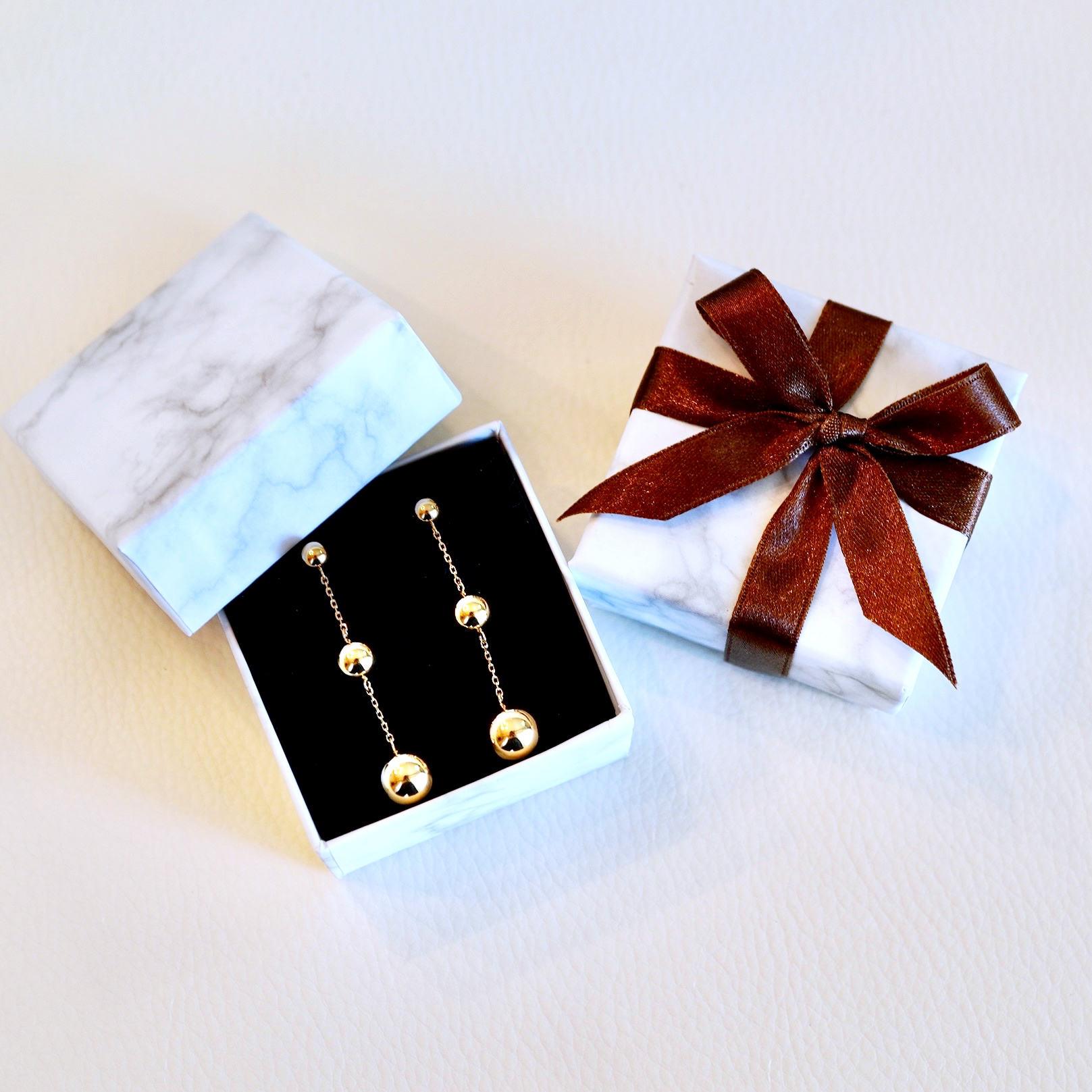 K18(18金) イエローゴールド ボール 3連 チェーン ピアス 地金 中空  保証書付 M710-1 242-039