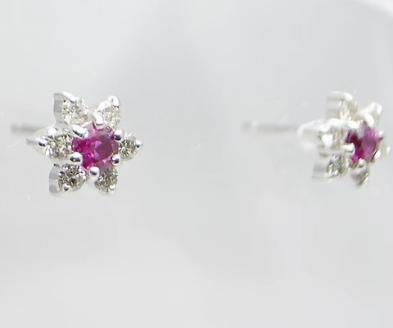 ピアス 天然 ダイヤモンド 0.15ct ルビー 0.14ct ペア フラワー スタッド ダブルロックキャッチ SIクラス【K18WG】P-14（KRP）G66-1415