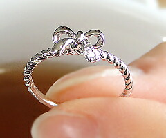 指輪 天然 ダイヤモンド SIクラス ねじりデザイン 小指【K18WG】r-125（KRP）G01-1410