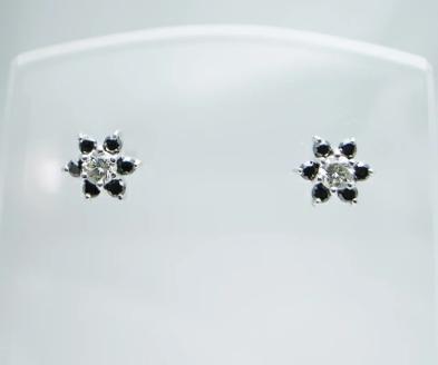 ピアス 天然 ダイヤモンド ブラックダイヤモンド 0.28ct フラワー ペア スタッド SIクラス ダブルロックキャッチ【K18WG】 P-12 （KRP）G66-1413