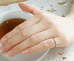 指輪 天然 ダイヤモンド 0.05ct ピンキー ミル打ち 小指 SIクラス【K18WG】r-123（KRP）G31-1410