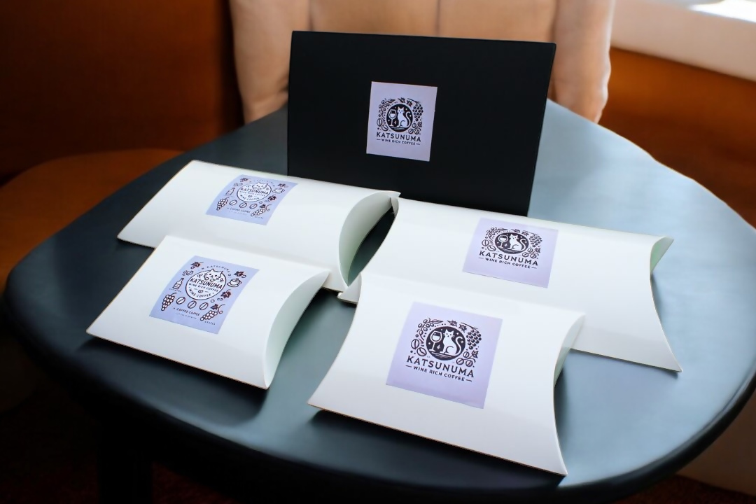 「ワイン香るコーヒー」Katsunuma Wine Rich Coffeeドリップバック7個+甲州峠の湧水洗いJINBLEND1個セット（JCF）B13-1550