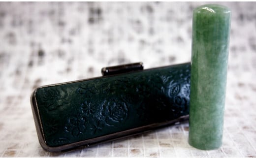 [翡翠］男性の方にお勧め印鑑15mm花柄イタリアンレザ印鑑ケース付き[5839-1456] グリーン