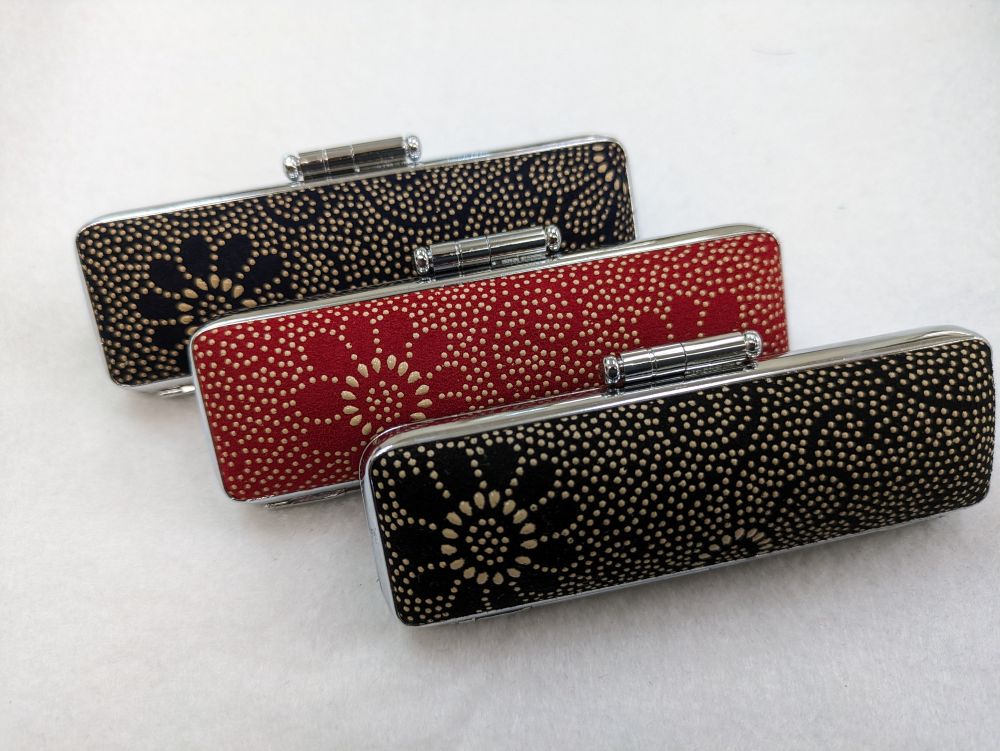 甲州印伝ケース付き　手彫り職人が彫った柘植印鑑15mm[5839-2117]