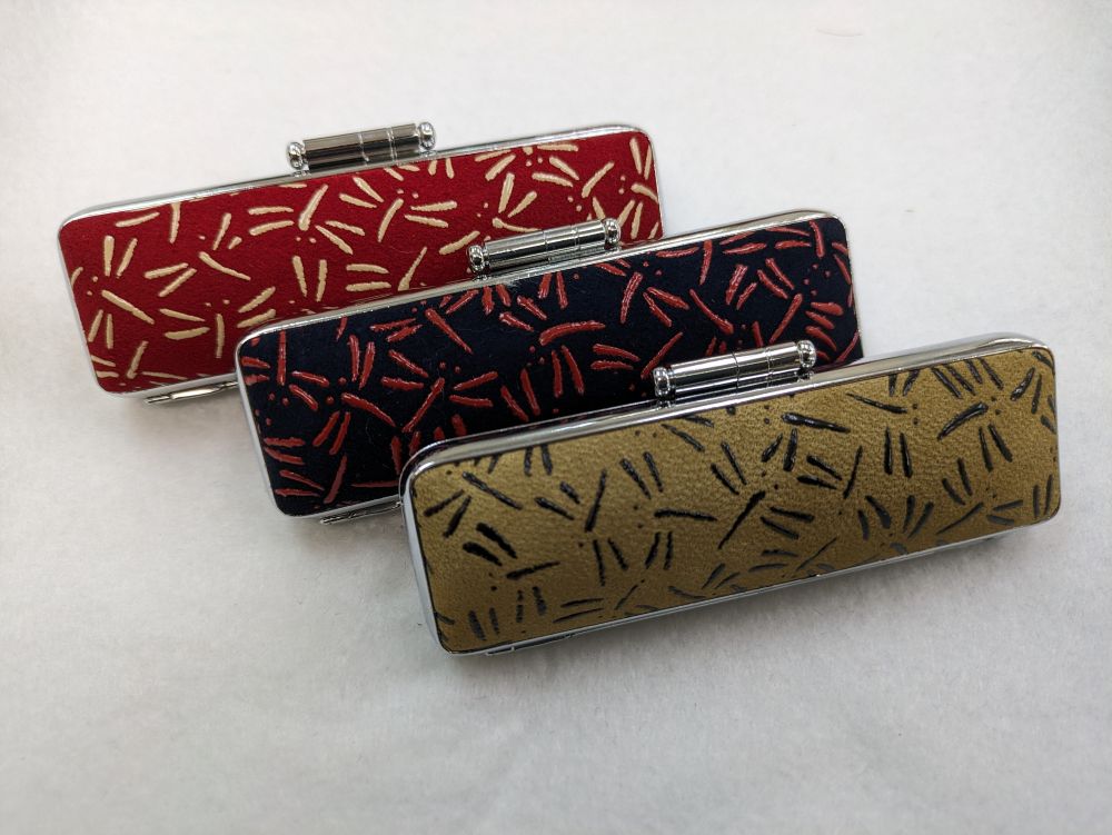 甲州印伝ケース付き　手彫り職人が彫った白メノウ印鑑13.5mm[5839-2114]