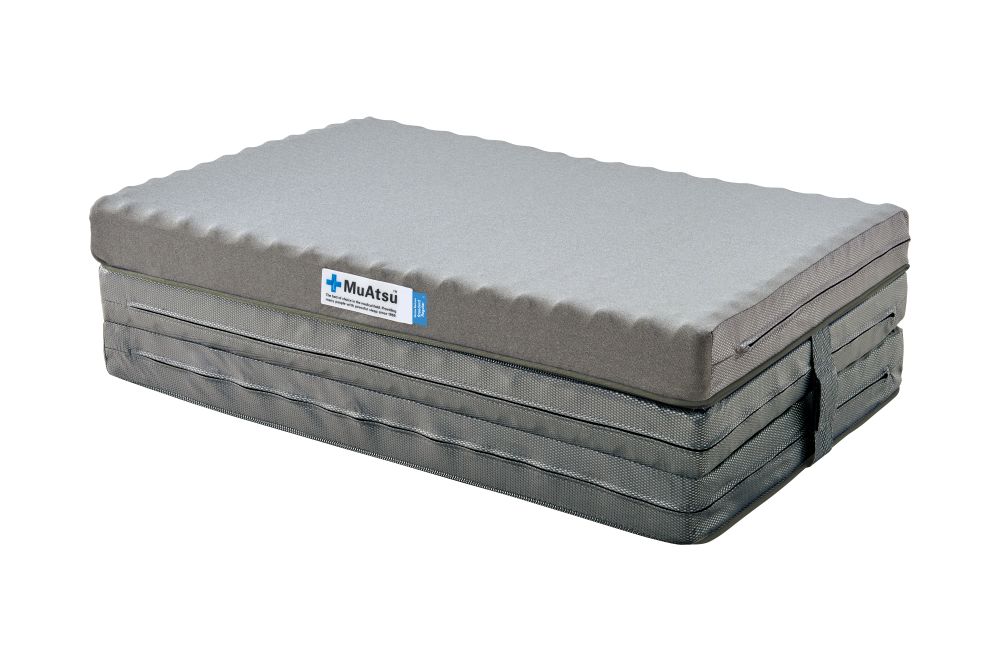 ムアツ マットレス スタンダード レギュラー シングル 三つ折り 折りたたみ マットレス 約 10cm 敷布団 敷き布団 寝具  シーツ 専用シーツ付 綿  ベージュ 昭和西川 体圧分散 通気性 寝返りサポート 理想的な寝姿勢 快眠 不眠解消 夫婦 背骨 不眠 蒸れにくい 新生活 健康 熟睡 引越し ふとん [5839-8429]