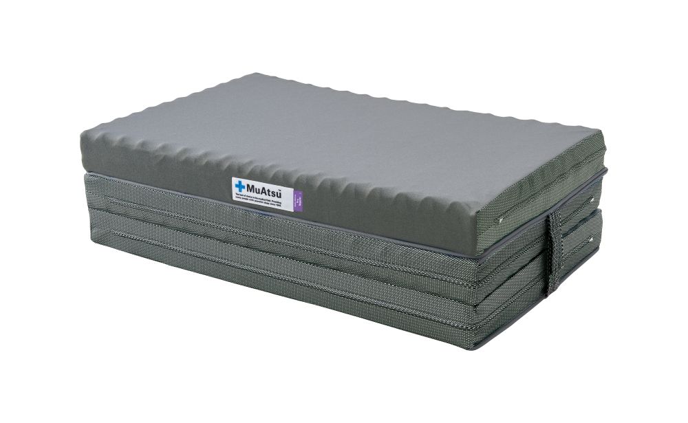ムアツ マットレス プロ レギュラー シングル 三つ折り 折りたたみ マットレス 約 10cm 敷布団 敷き布団 寝具  シーツ 専用シーツ付 綿 ベージュ 昭和西川 体圧分散 通気性 寝返りサポート 理想的な寝姿勢 快眠 不眠解消 夫婦 背骨 不眠 蒸れにくい 新生活 健康 熟睡 引越し ふとん [5839-8459]