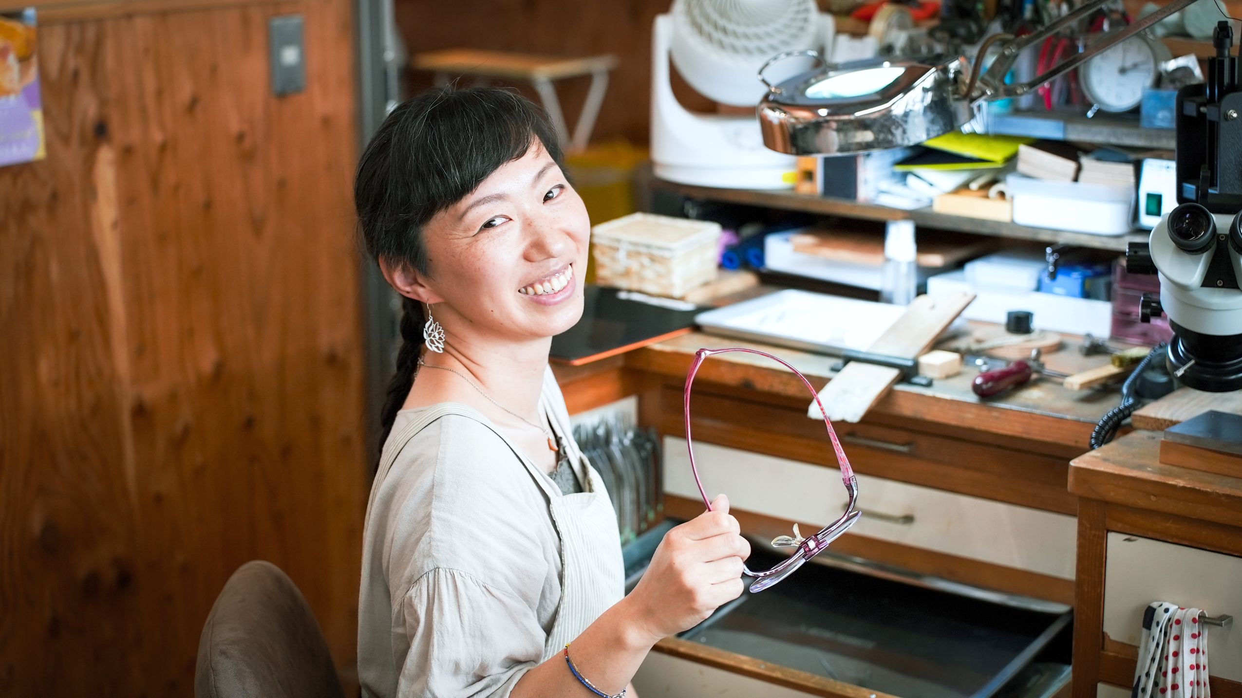 【職人手作り】蓮の花 シルバーピアス 透かし加工 軽い｜シルバー925 ロジウムメッキ ヨイアサー屋（女性職人）山梨県 市川三郷町 [5839-2239]