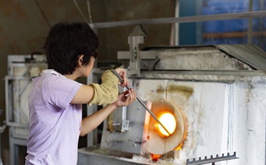 No.080 【硝子体験】ファミリーにオススメ！富士山麓の本格吹きガラス体験 ／ 工芸体験 2名 グラス お皿 山梨県【n0080_asg】