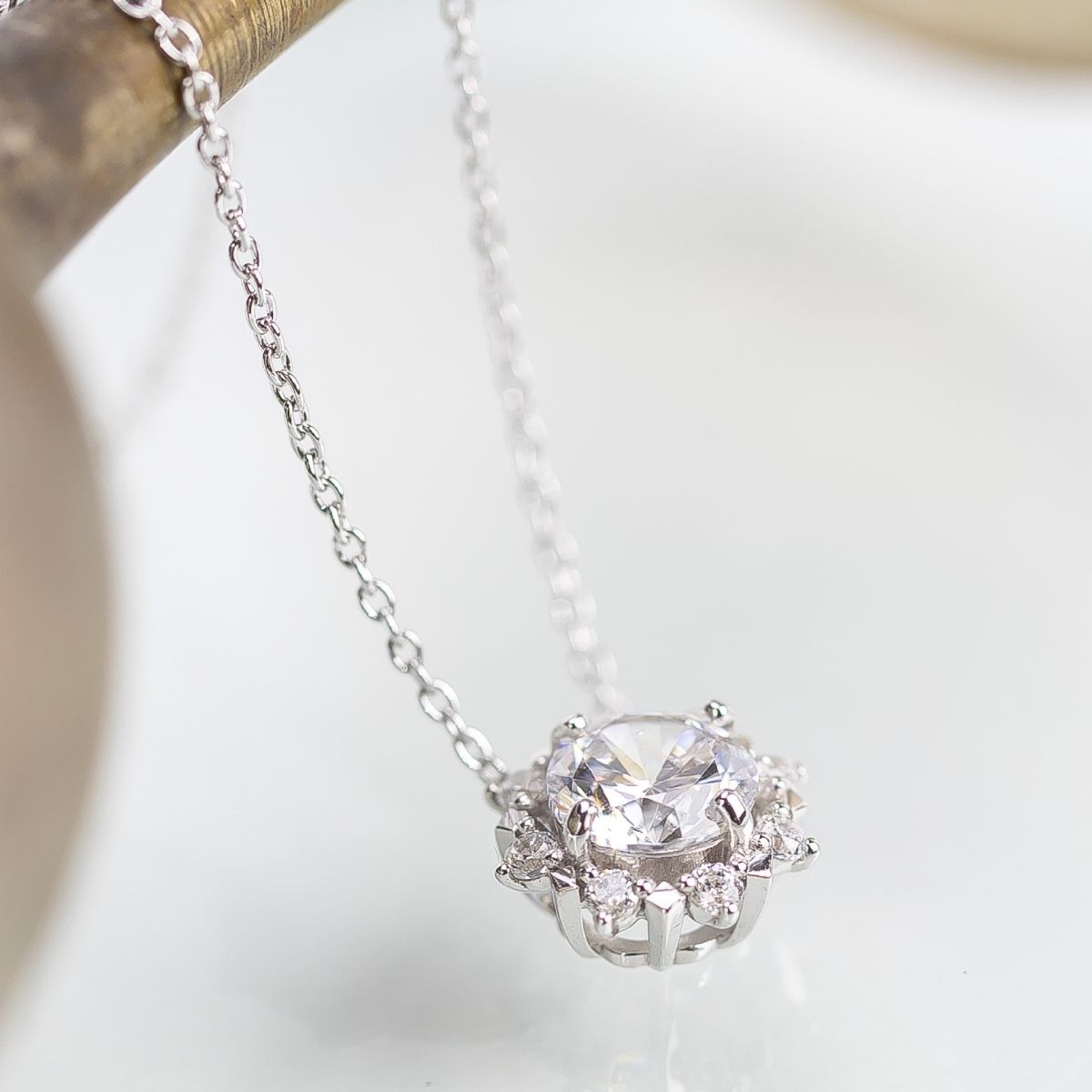 ダイヤ ネックレス pt900 ダイヤモンドネックレス 0.50ct+0.10ct （RP-MN-770）鑑別書 保証書 ケース 付 ジュエリー アクセサリー ペンダント 宝石 プラチナ ギフト プレゼント 贈り物 記念日 お祝い 誕生日 人気 高級 山梨県 西桂町【n0608_liz】