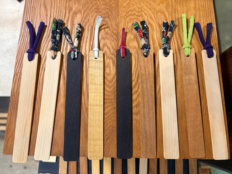 忍野工房　手作り雑貨「天然木のしおり」