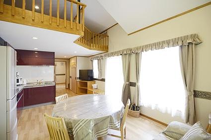 【河口湖カントリーコテージBan】平日4名グランピングリゾート1泊2日朝食付き FAA7046