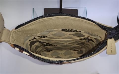 「鞄工房　香」リスのショルダーバッグ FAA3031