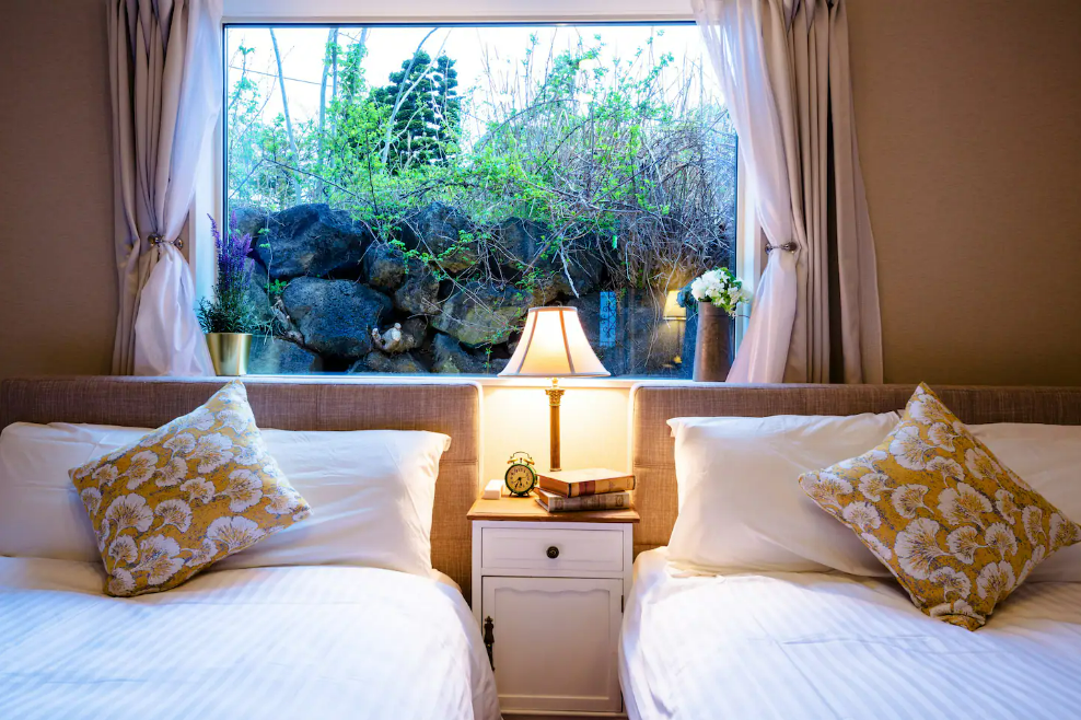 ヴィラハナサク富士河口湖町の宿泊券(1泊2日4名様まで)【平日・日曜限定】 FCS001