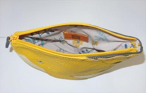 「鞄工房　香」くじらのポーチ イエロー FAA3004