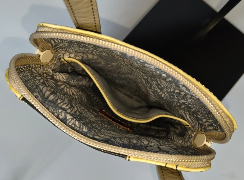 「鞄工房　香」レザーミニショルダーバッグ（モノトーン） FAA7068