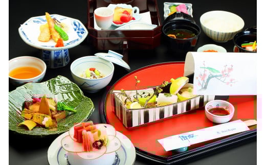 ホテルレジーナ河口湖　「グランコンフォート・クワッドルーム」　1泊２食付き　２名様宿泊券 FDX003