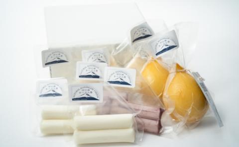 【河口湖チーズ工房】西湖セット・ストリング（プレーン・ワイン） FAQ007