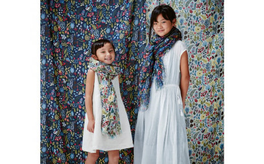 ふんわりシルクカシミヤストール スティグ・リンドベリ　ハーバリウム　白 ／ ファッション 織物 山梨県【西桂町との共通返礼品】【tab0158】