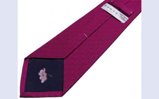 ネクタイ　富士桜工房　梨地無地　つつじ色 ／ シルク おしゃれ 山梨県 特産品【西桂町との共通返礼品】【tab0169】
