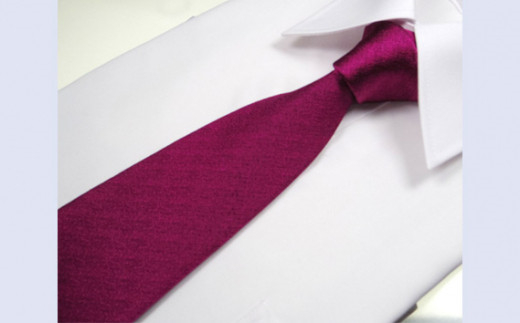 ネクタイ　富士桜工房　梨地無地　つつじ色 ／ シルク おしゃれ 山梨県 特産品【西桂町との共通返礼品】【tab0169】