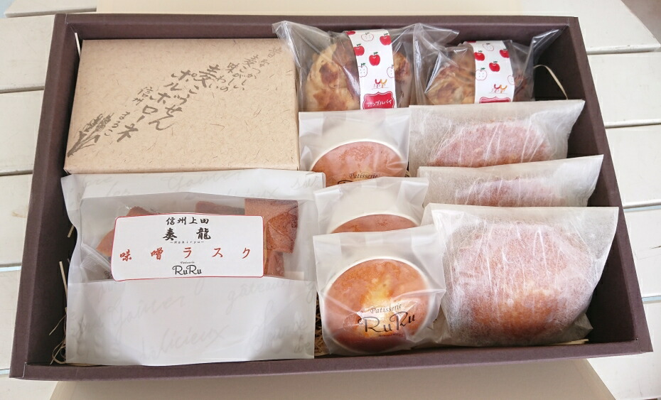 地元食材を使った焼き菓子セット