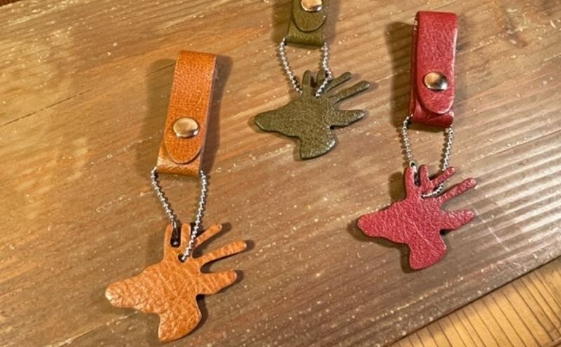 かわいい鹿革キーホルダー【コードクリップ付き】【カーキ】